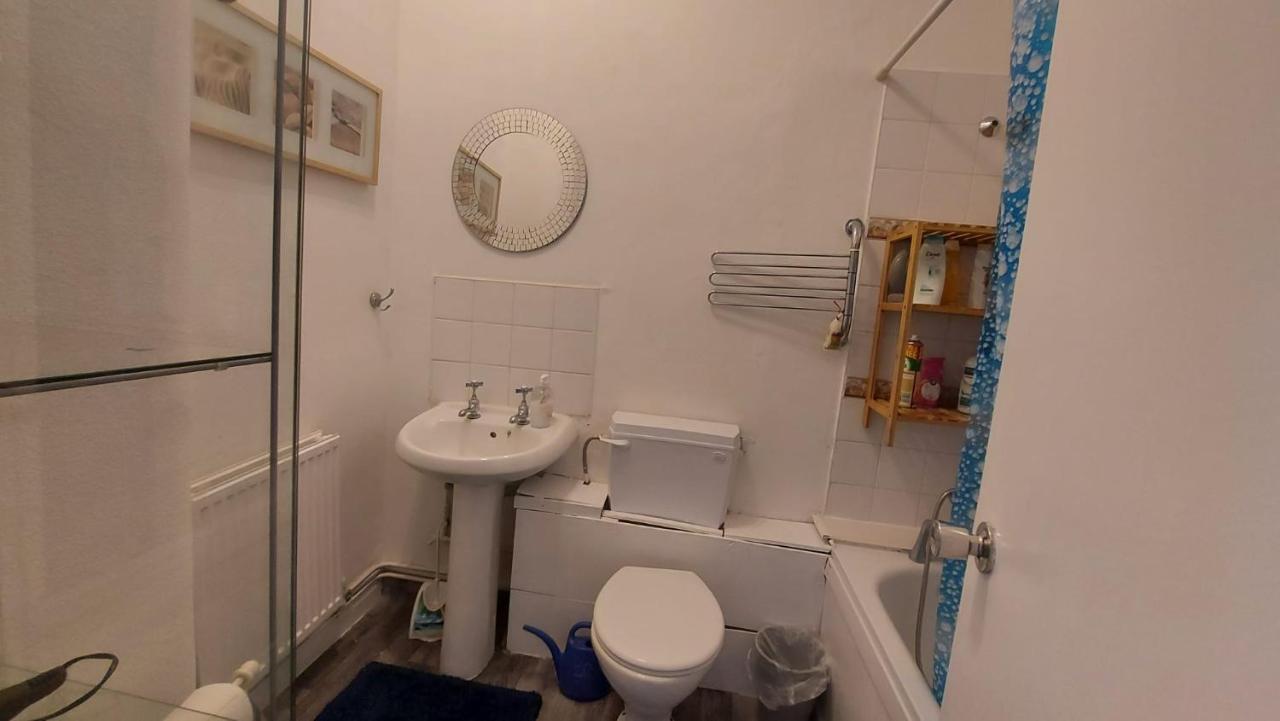 Extra Large One Bedroom Flat With Parking London Exterior photo