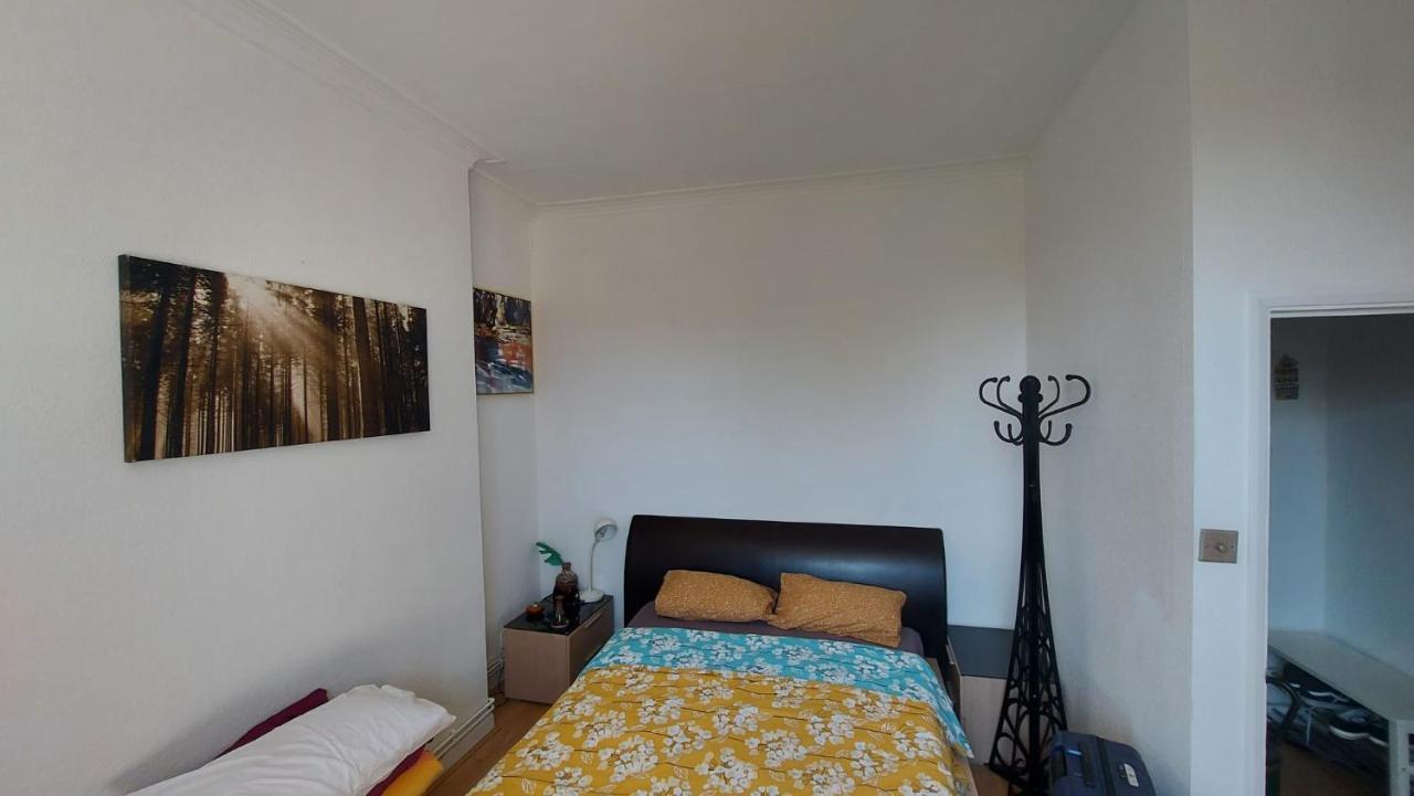 Extra Large One Bedroom Flat With Parking London Exterior photo